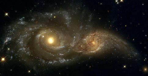 2 Galaxien, welche aneinander prallen